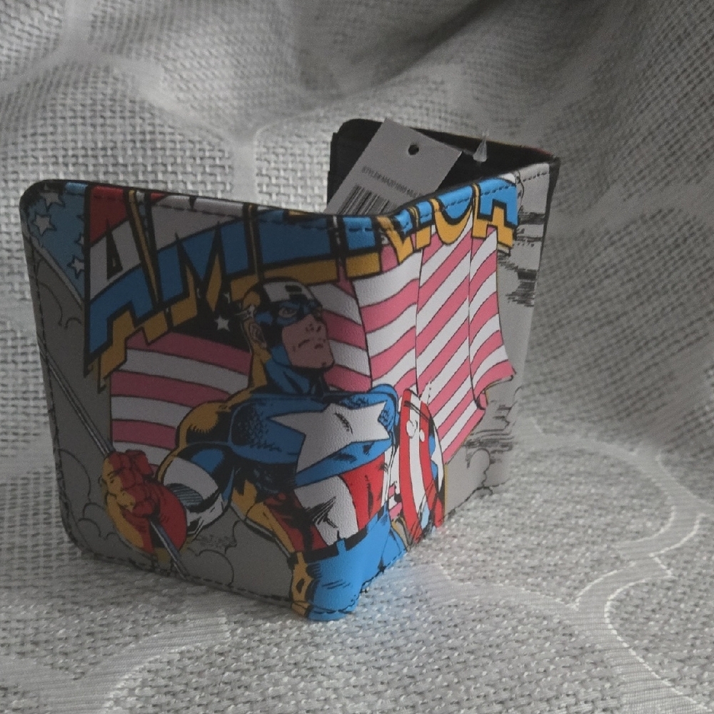 Marvel Black Wallet with Red Logo - Picture 6 of 8